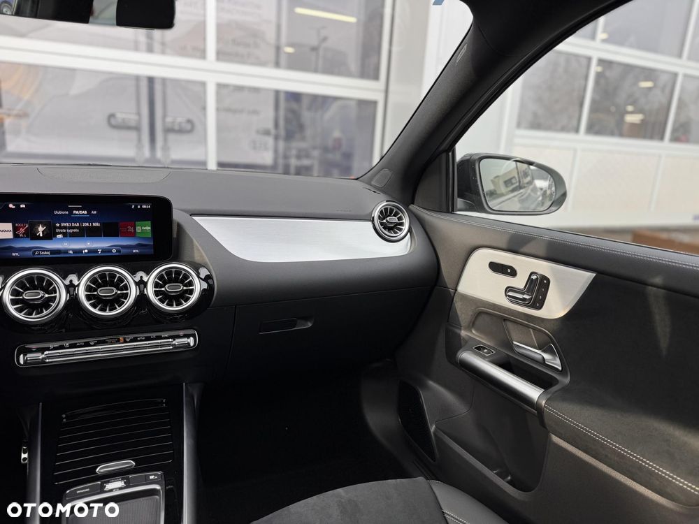 Mercedes-Benz GLA 220 mHEV 4-Matic AMG Line 8G-DCT - 16