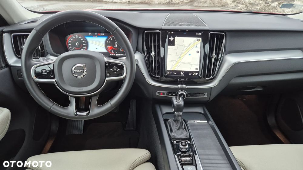 Volvo XC 60 T4 Momentum Pro - 11