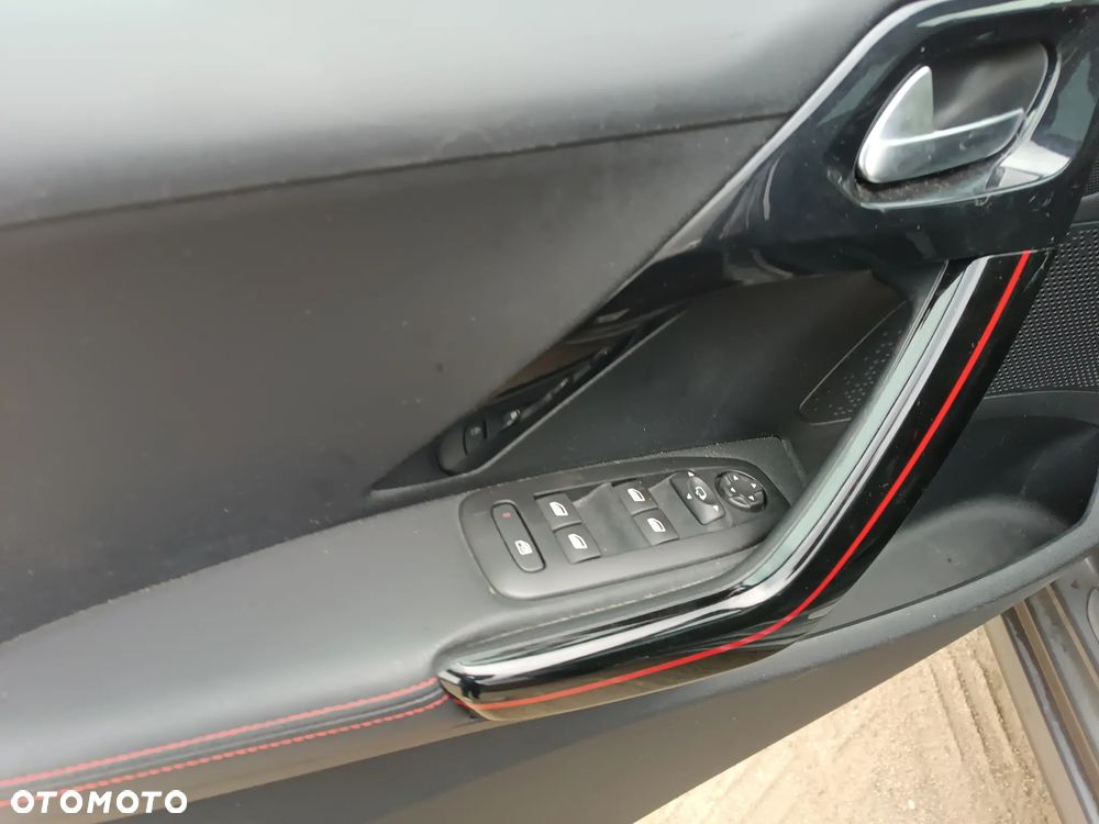 Peugeot 208 - 19
