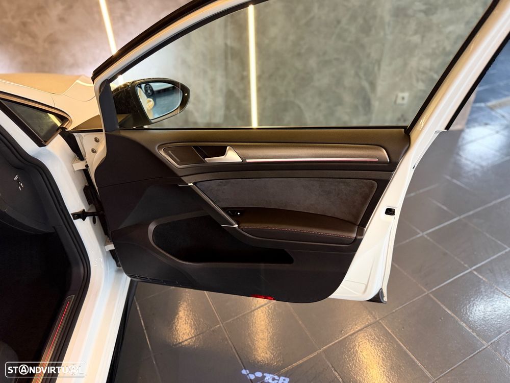 VW Golf GTI TCR 2.0 TSI OPF DSG - 28