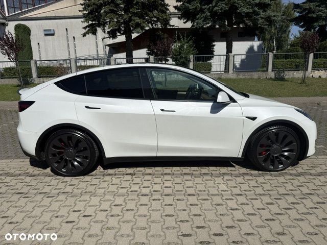 Tesla Model Y Performance AWD - 4