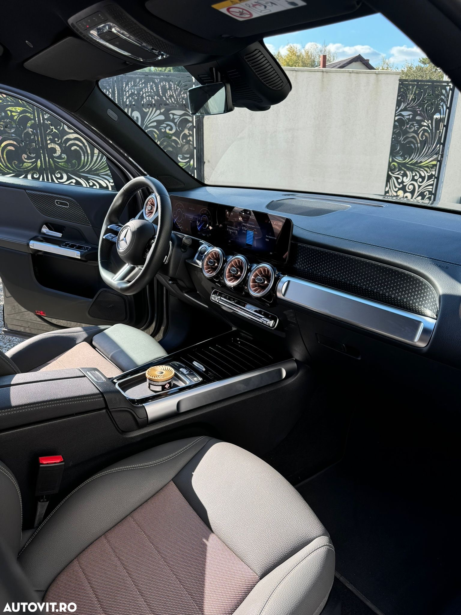 Mercedes-Benz EQB 300 4MATIC - 3