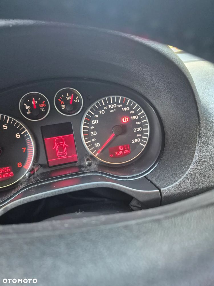 Audi A3 1.6 Ambiente - 12