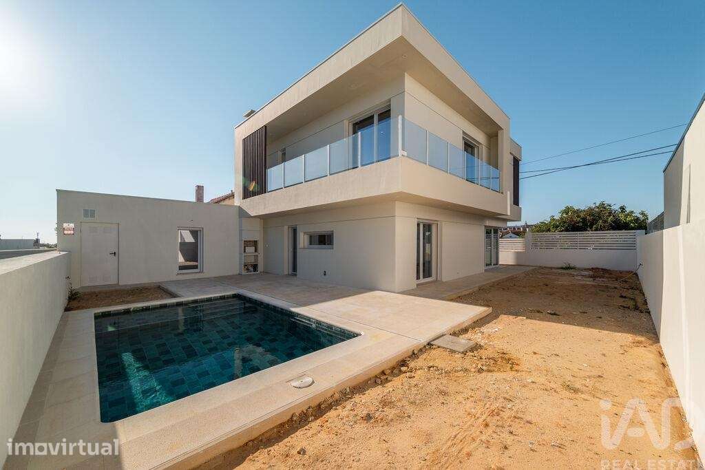 Casa / Villa T4 em Charneca de Caparica e Sobreda - Grande imagem: 2/33