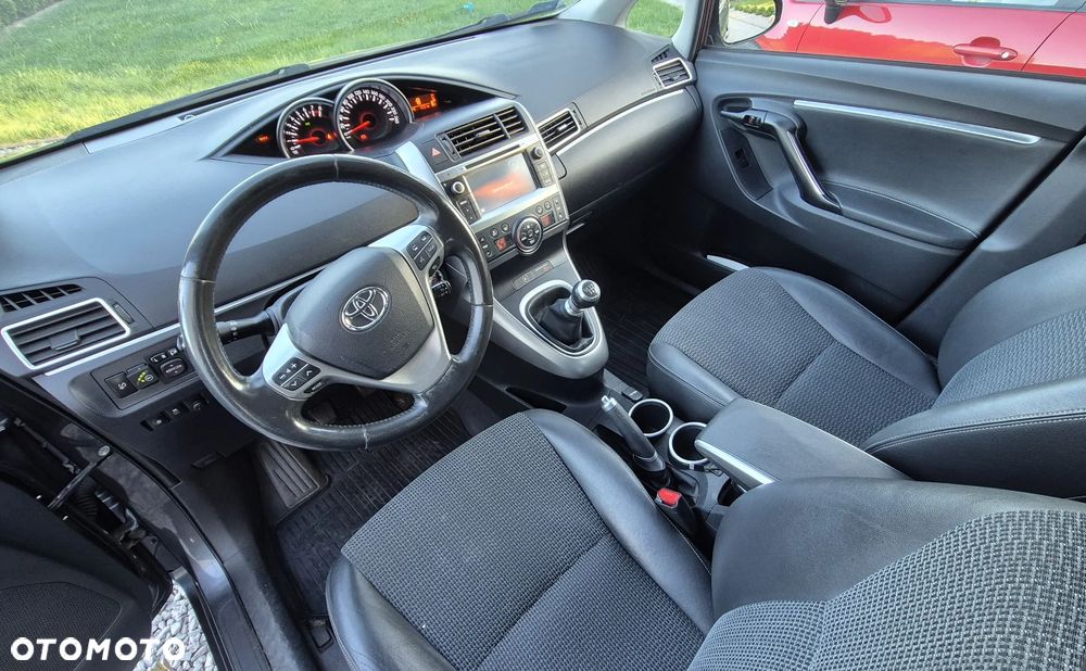 Toyota Verso 1.8 Prestige 7os - 6