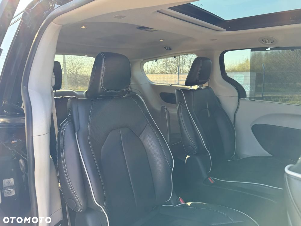 Chrysler Pacifica - 11