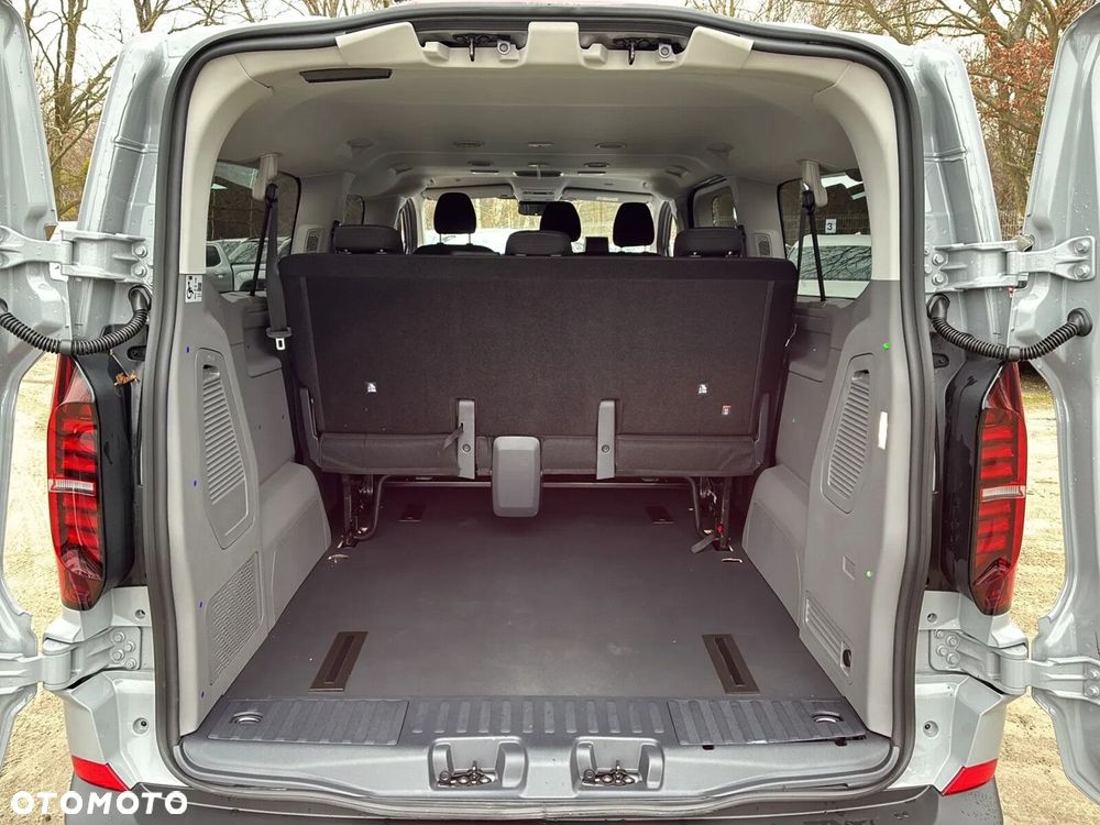 Volkswagen Caravelle - 11