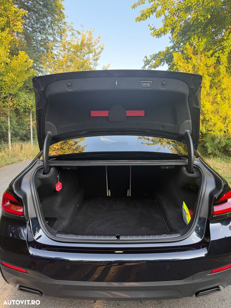BMW Seria 5 530i xDrive AT MHEV - 33