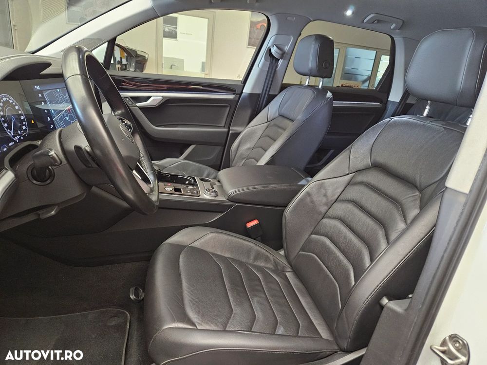 Volkswagen Touareg V6 TDI 4MOTION Elegance - 10