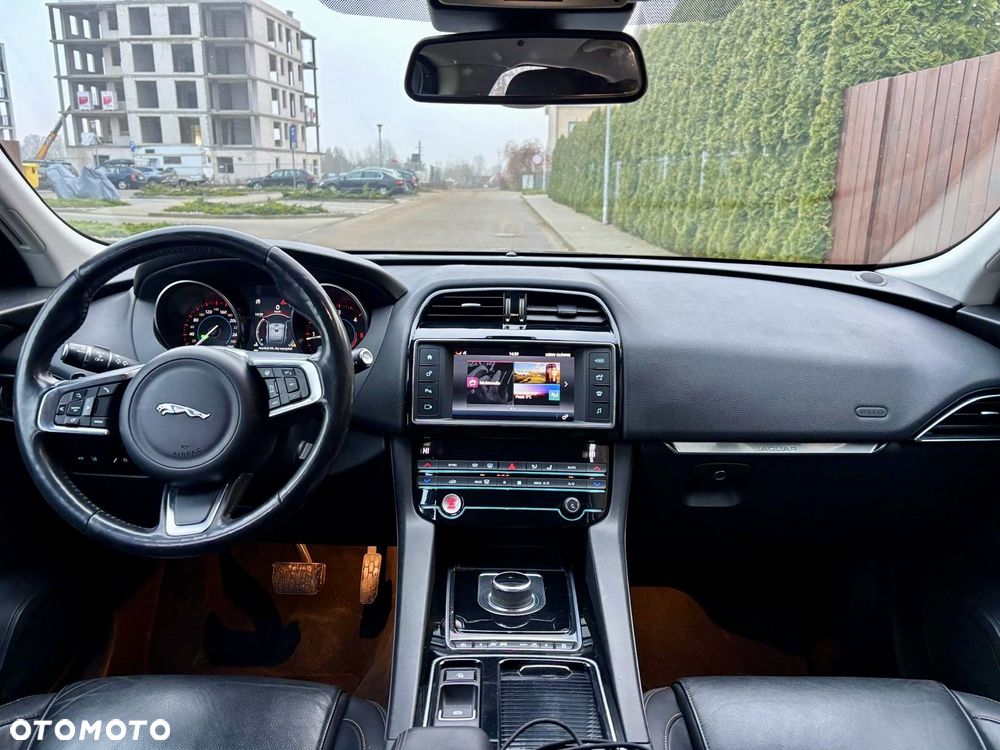 Jaguar F-Pace 2.0 i4D AWD Prestige - 16