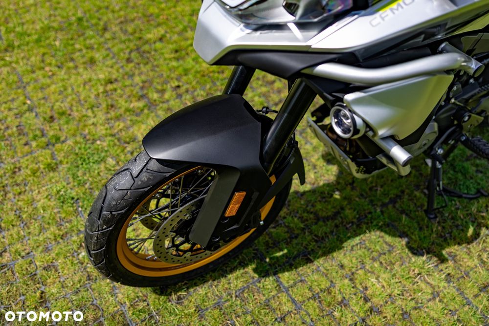 CFMoto MT - 12