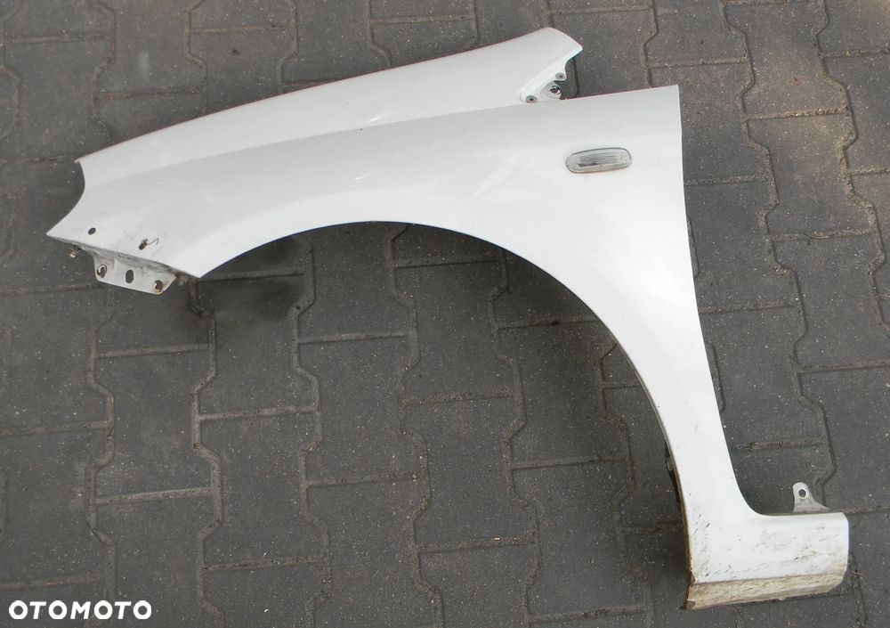 błotnik lewy przód FIAT GRANDE PUNTO biały - 1