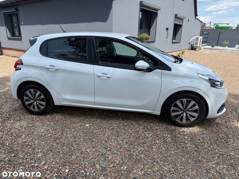 Peugeot 208 - 9