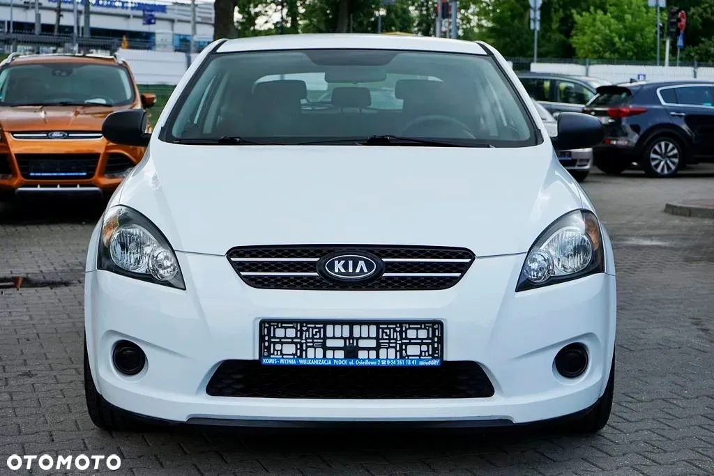 Kia Ceed - 11