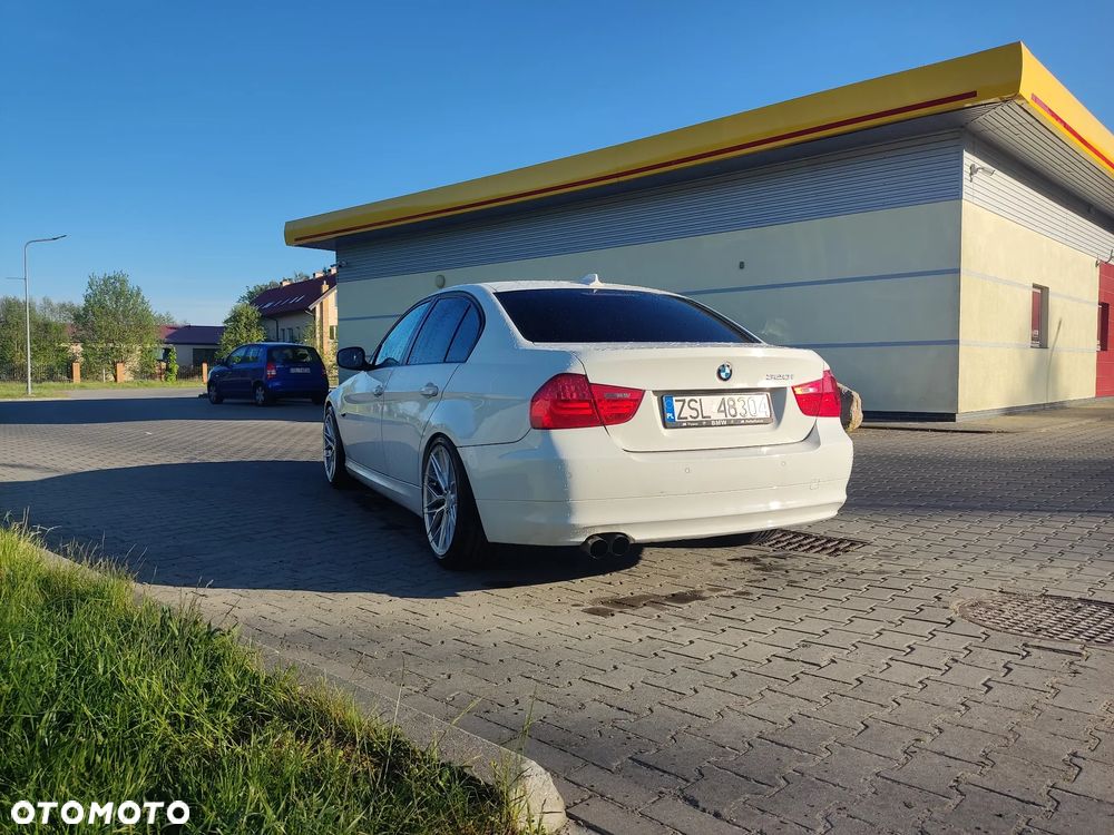BMW Seria 3 320i - 5
