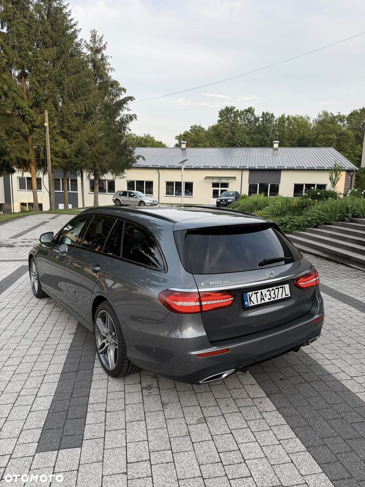 Mercedes-Benz Klasa E 300 de AMG - 12