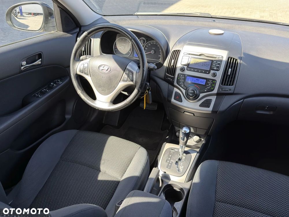 Hyundai i30 1.6 Comfort EU5 - 9