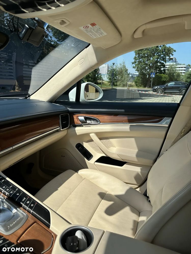 Porsche Panamera Turbo PDK - 17