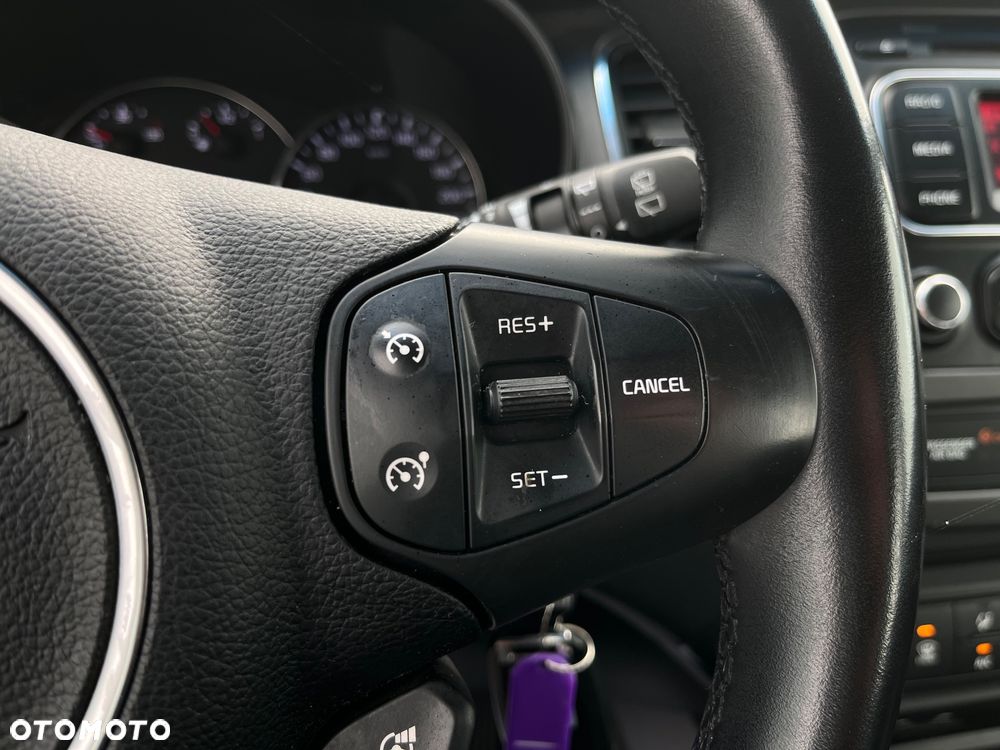 Kia Carens 1.6 GDI M - 11