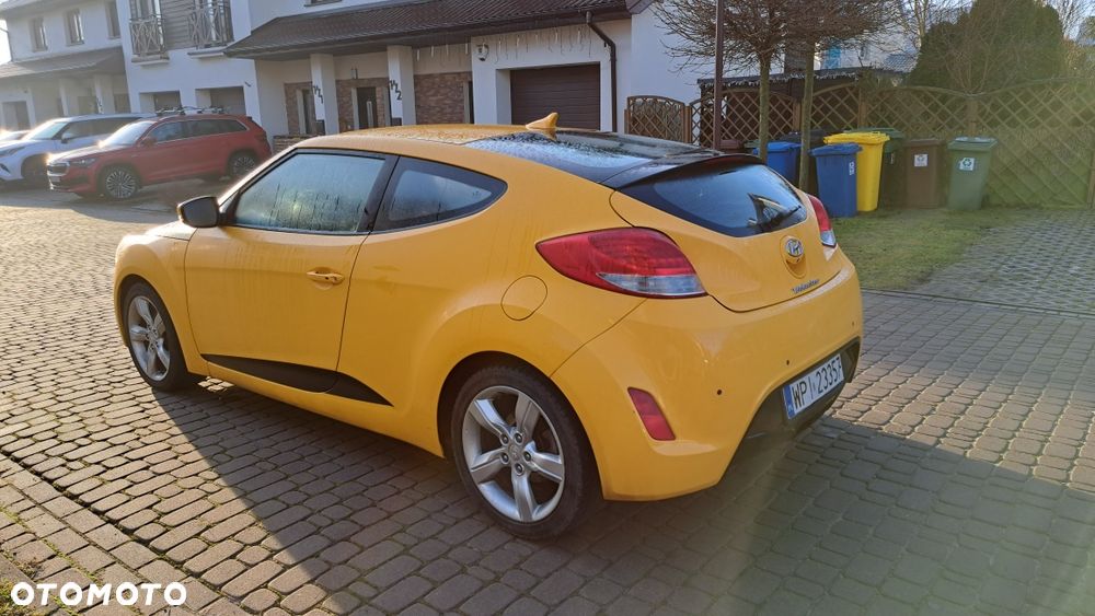 Hyundai Veloster - 3