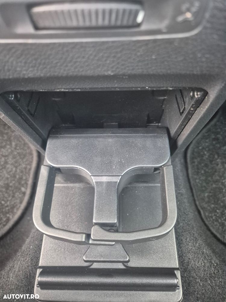 Volkswagen Golf 1.6 TDI DPF BlueMotion - 26