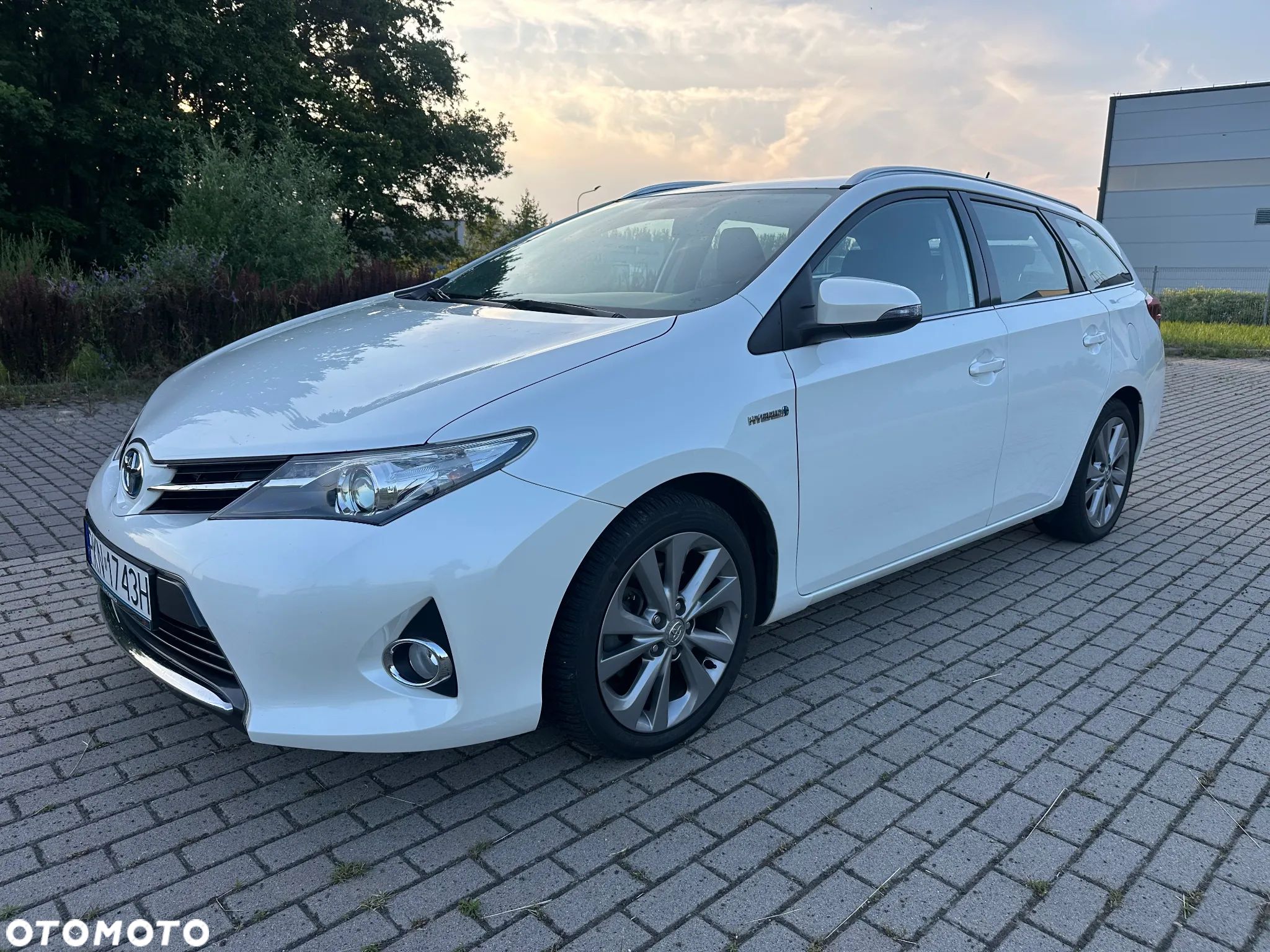 Toyota Auris 1.8 VVT-i Hybrid Automatik Touring Sports Executive - 1