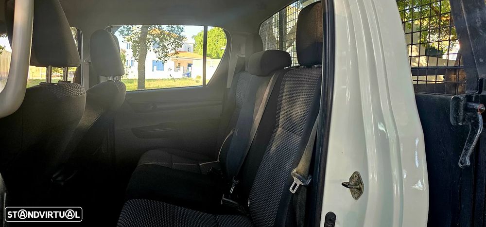 Toyota Hilux 2.4 D-4D 4WD CD CM - 11