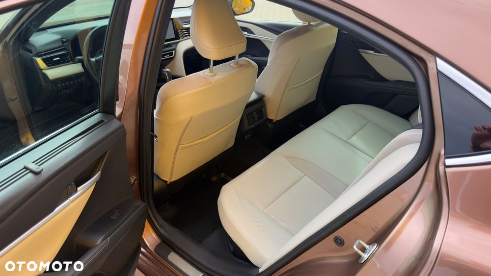 Toyota Camry 2.5 Hybrid Executive CVT - 16