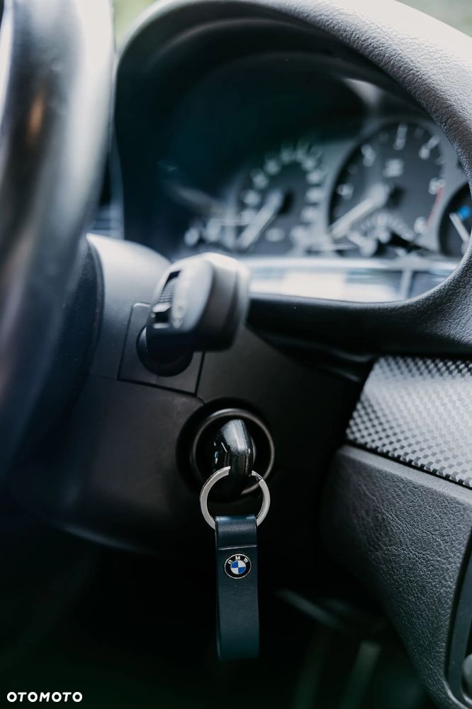 BMW Seria 3 330d Edition Sport - 10