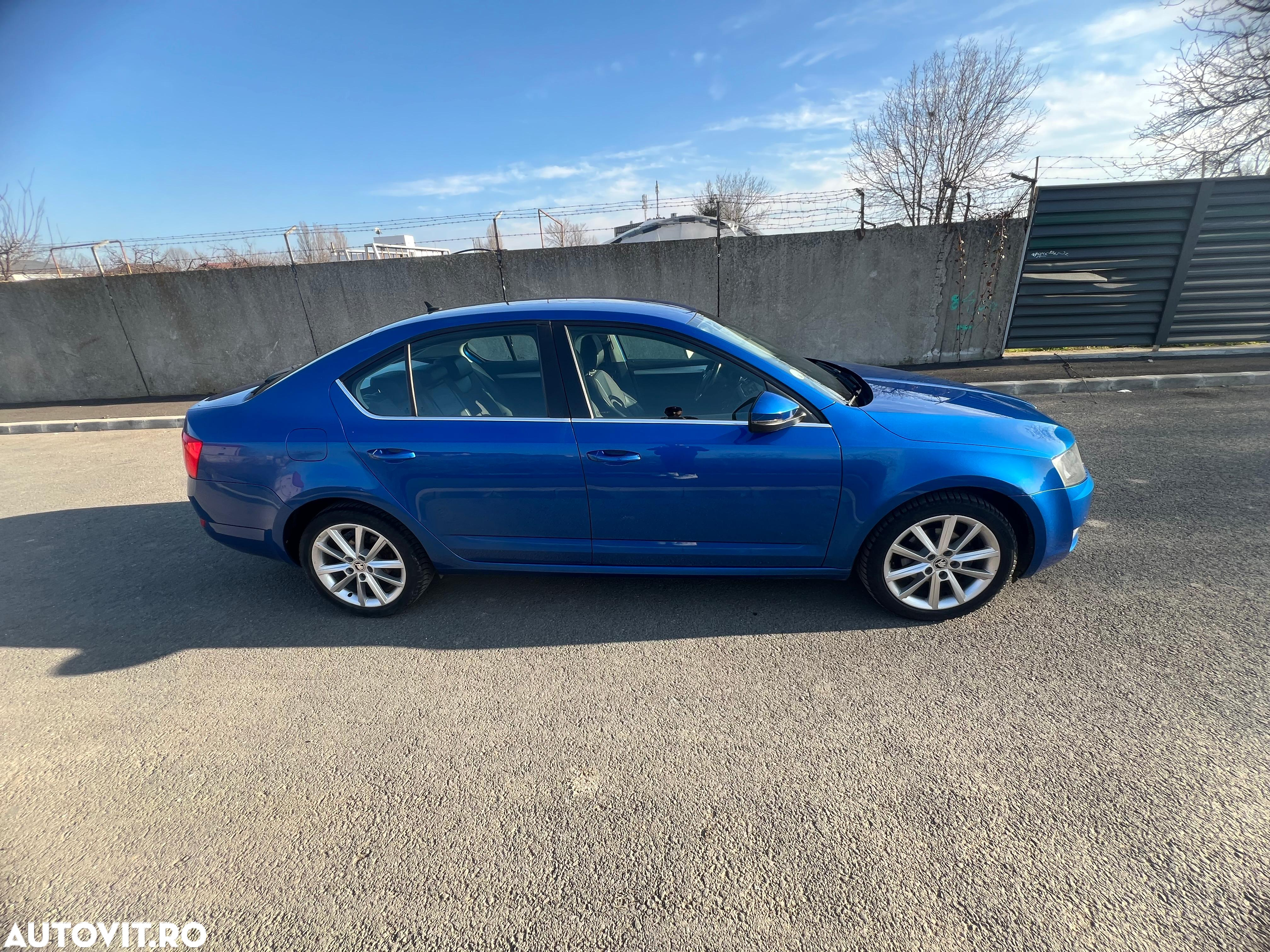Skoda Octavia 1.6 TDI DSG Style - 3