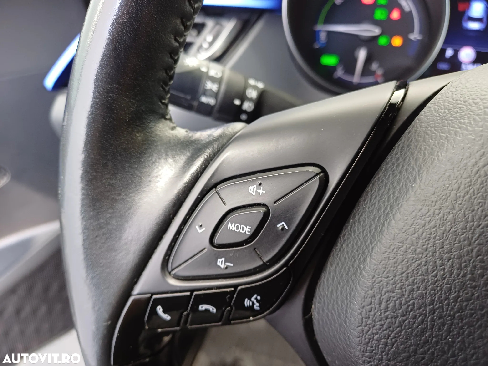 Toyota C-HR 2.0 HSD 184 CP 4x2 CVT Classy Bi-Tone - 12