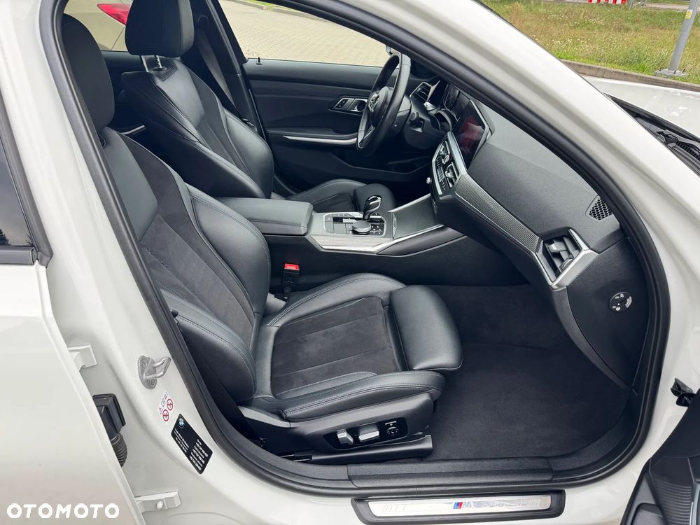 BMW Seria 3 318i M Sport - 15