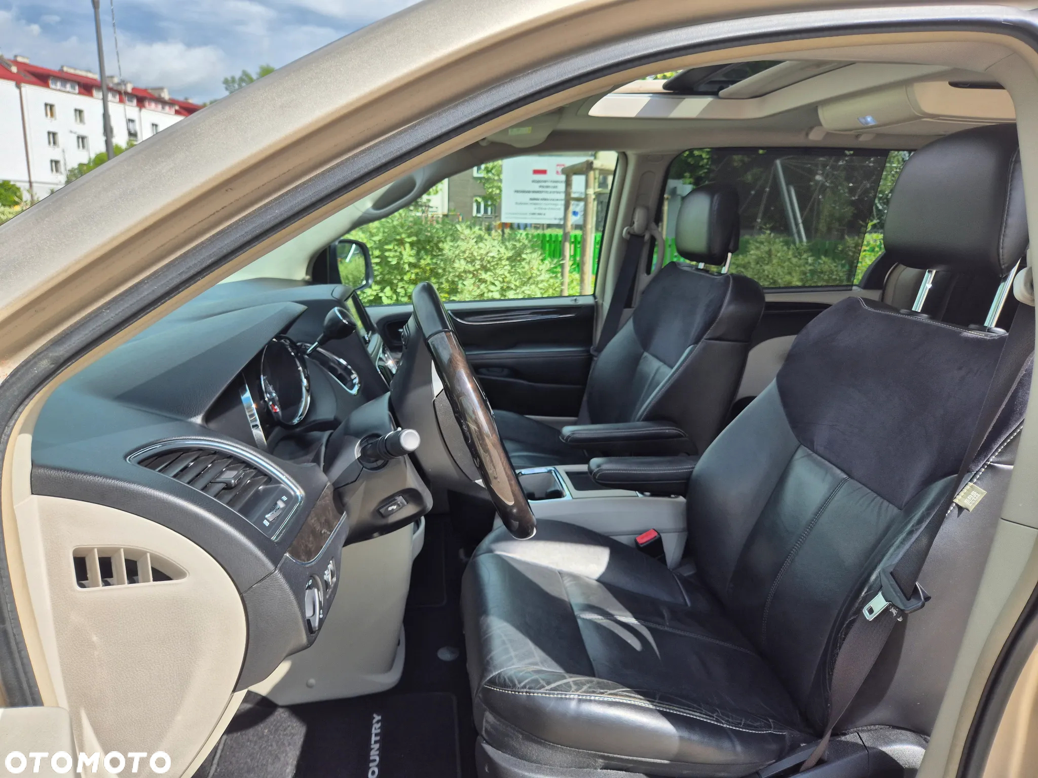 Chrysler Town & Country 3.6 Limited - 11
