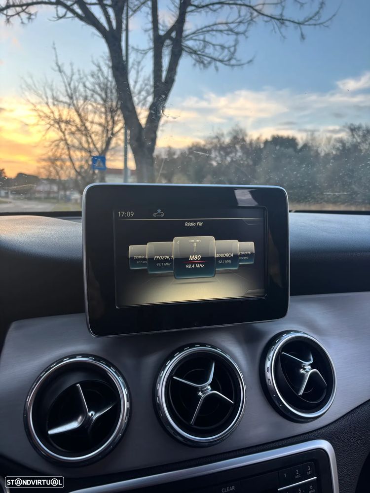 Mercedes-Benz GLA 180 d 7G-DCT AMG Line - 18