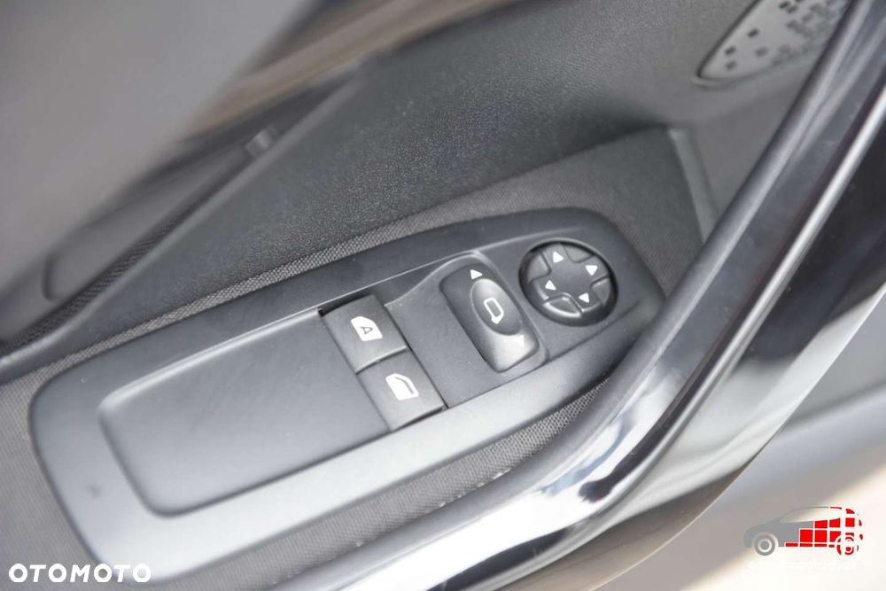 Peugeot 208 - 16