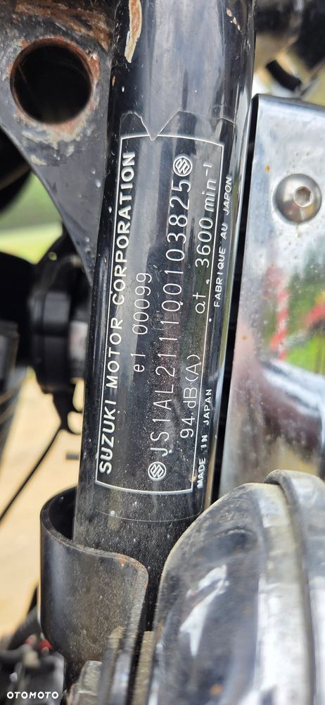 Suzuki Intruder - 11