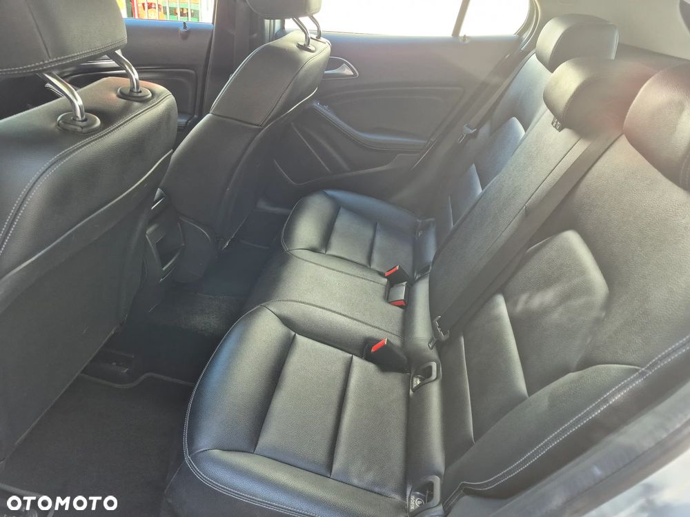 Mercedes-Benz GLA 180 Style - 17