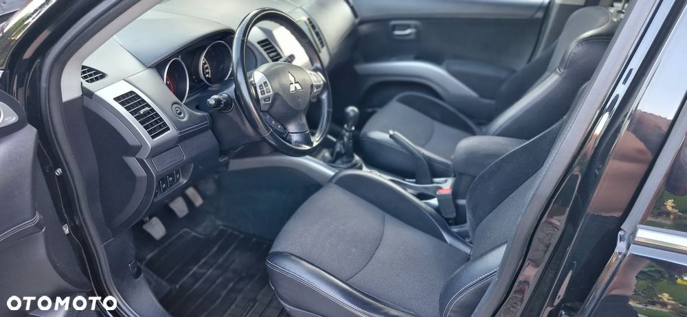 Mitsubishi Outlander 2.0 DID Intense + SE - 13