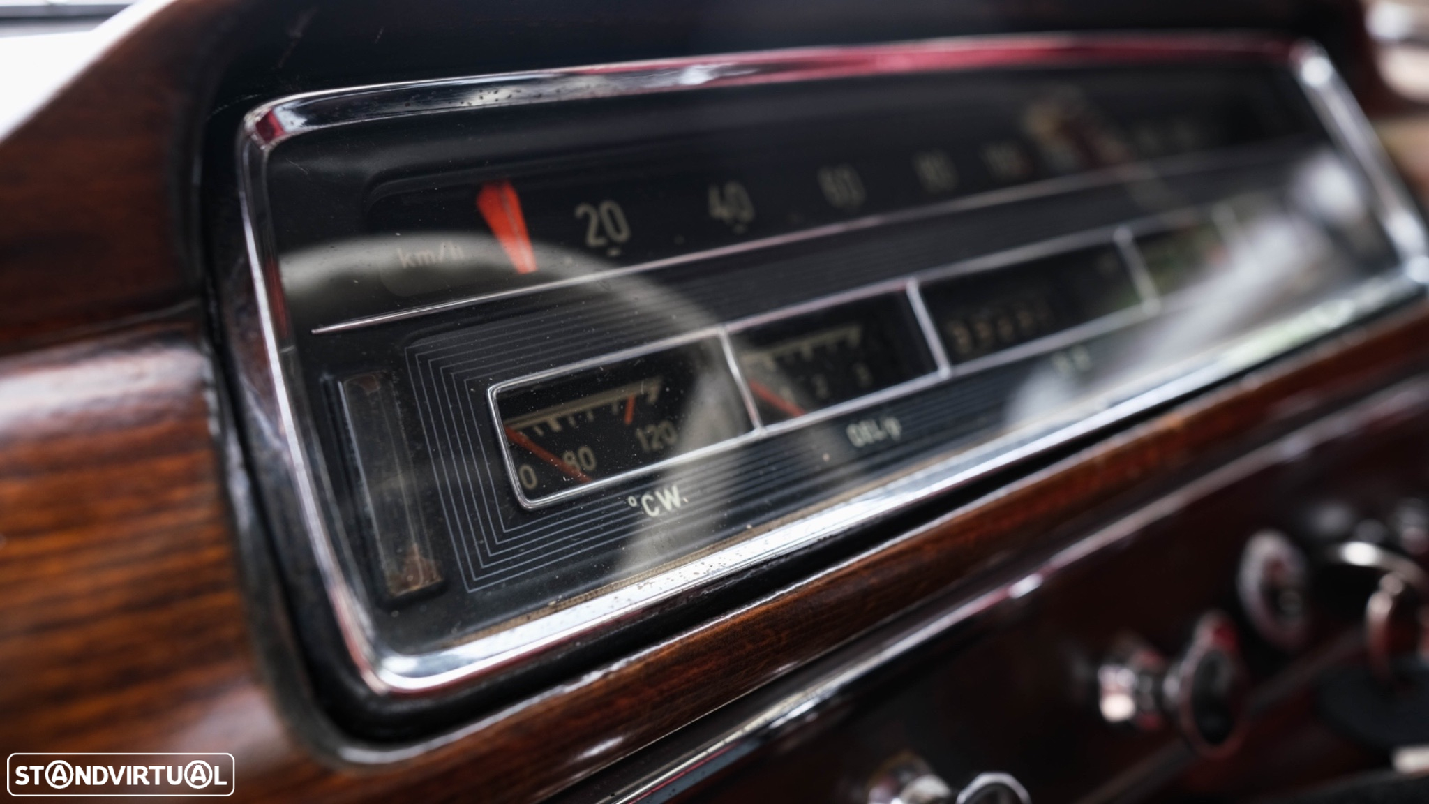 Mercedes-Benz 220 - 36
