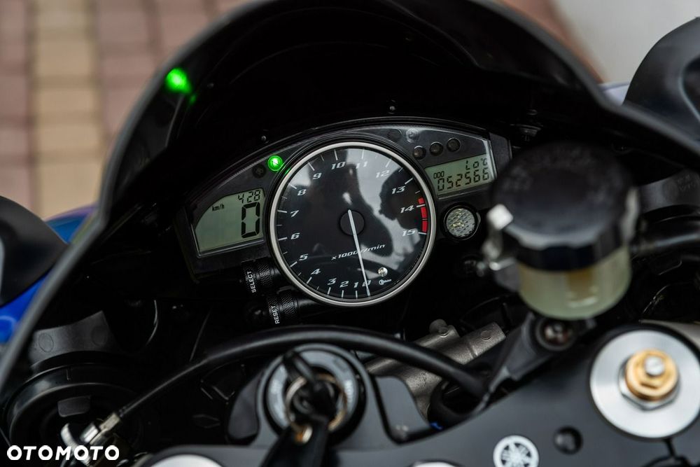 Yamaha R1 - 7