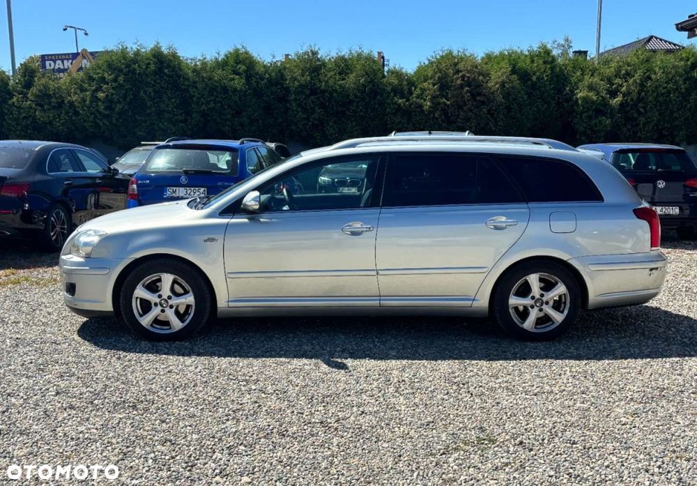 Toyota Avensis - 2