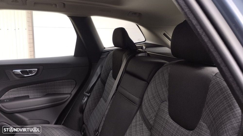 Volvo XC 60 2.0 T6 PHEV Core AWD - 12