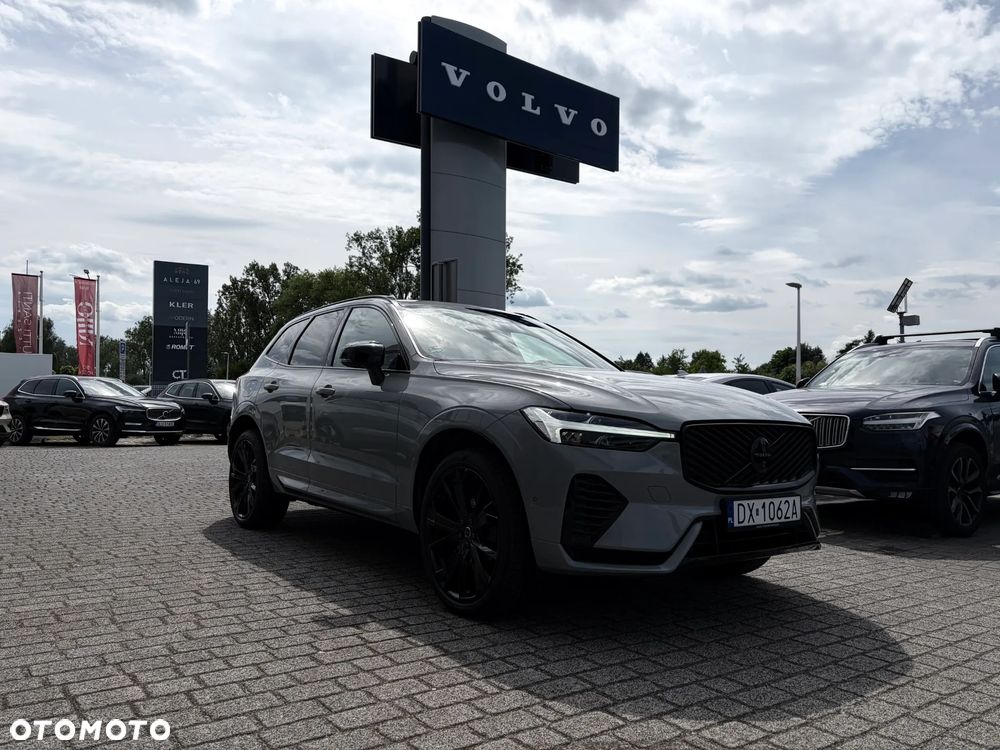 Volvo XC 60 B5 B AWD Plus Black Edition - 4