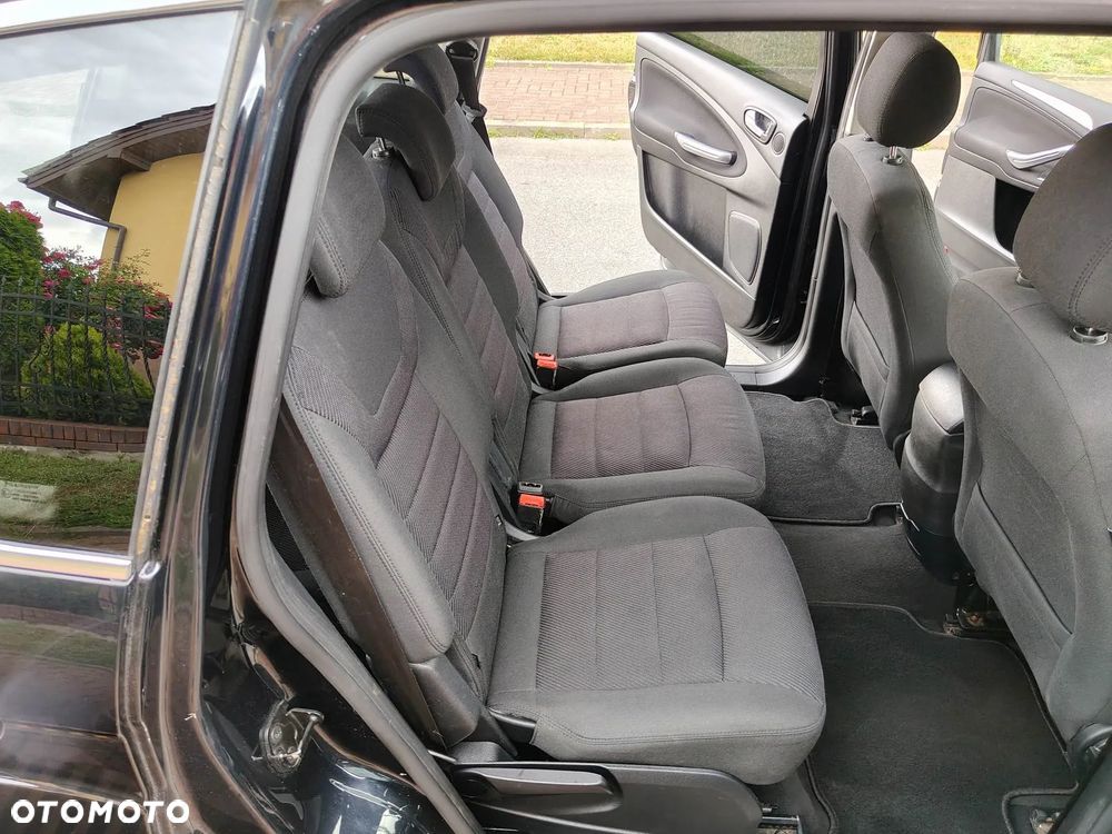 Ford S-Max - 17