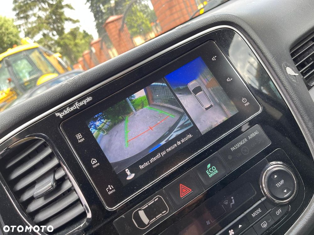 Mitsubishi Outlander Instyle NAVI + - 12
