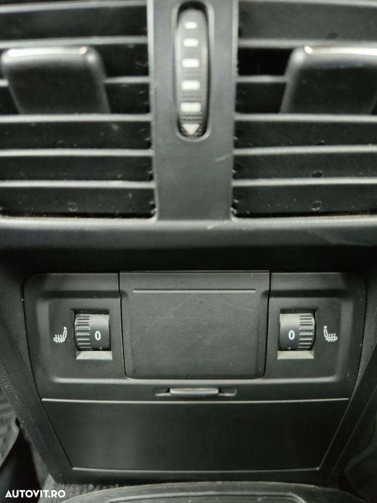 Volkswagen Passat Variant 2.0 TDI Blue TDI Highline - 17