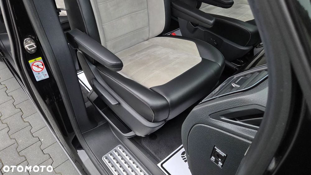 Volkswagen Multivan - 12