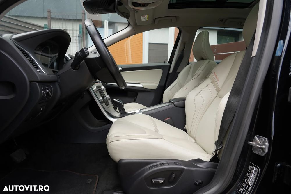 Volvo XC 60 D5 AWD Geartronic Ocean Race - 10