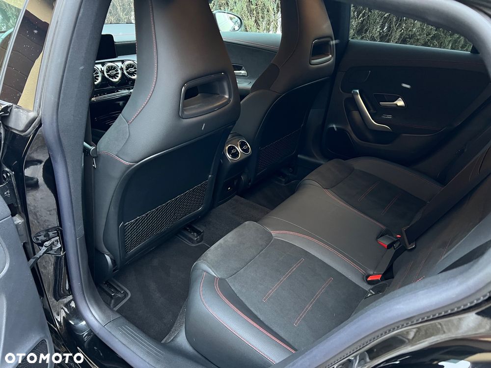 Mercedes-Benz CLA - 12