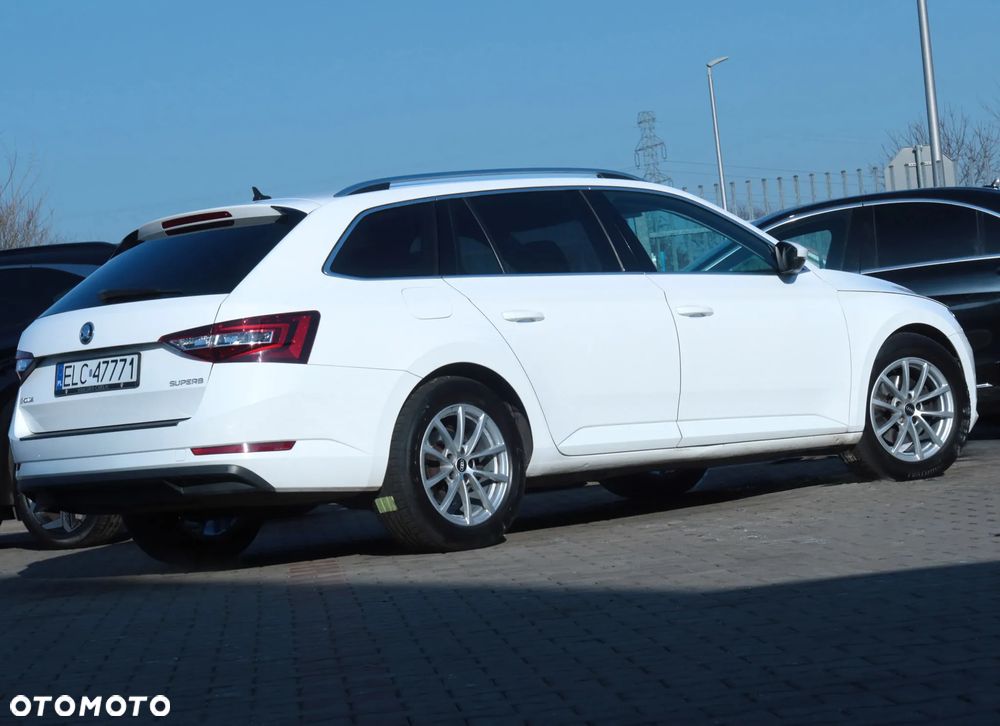 Skoda Superb 2.0 TDI Ambition DSG7 - 35